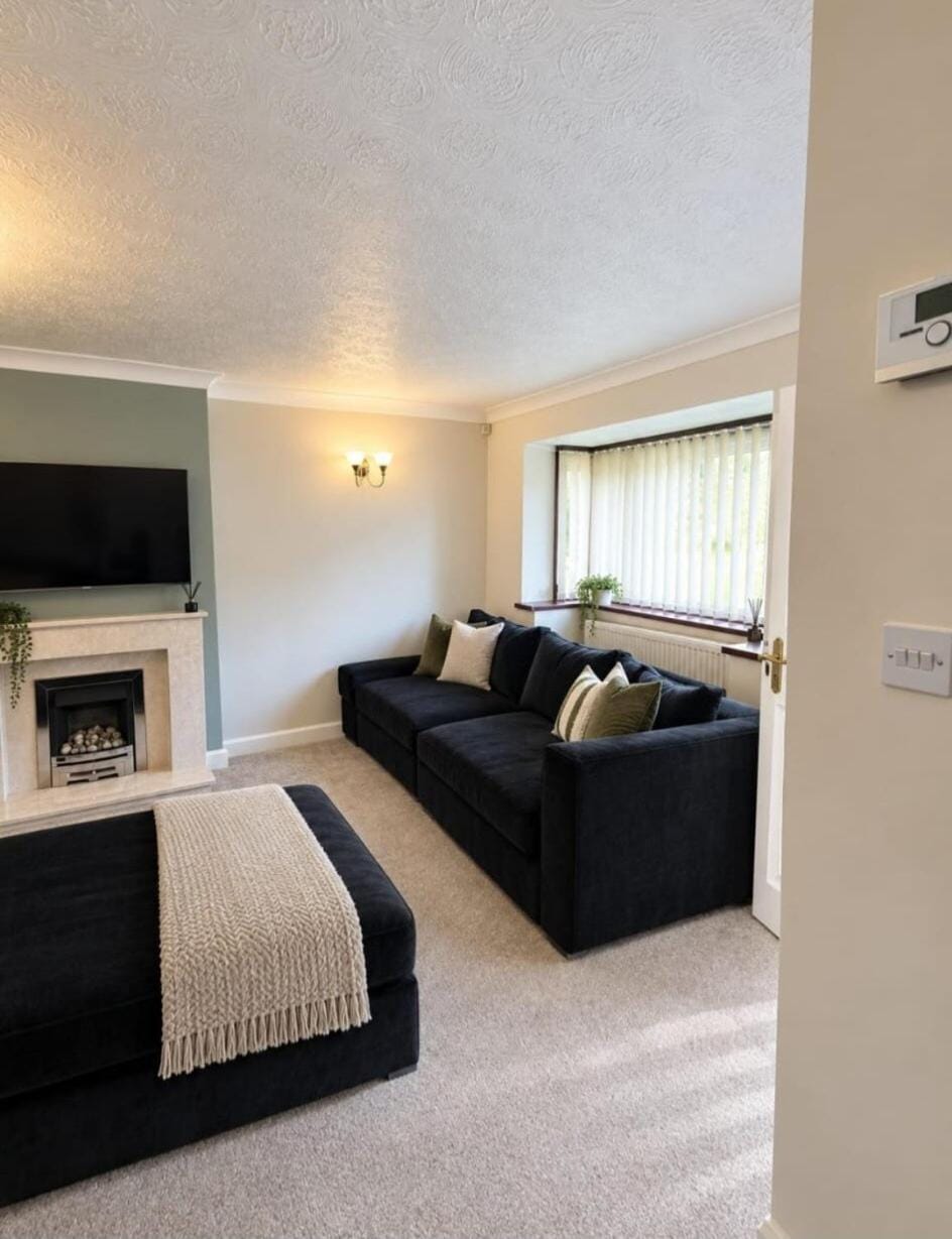 Modern 4 Bed Derby Home, Contractors, Families House in Derby