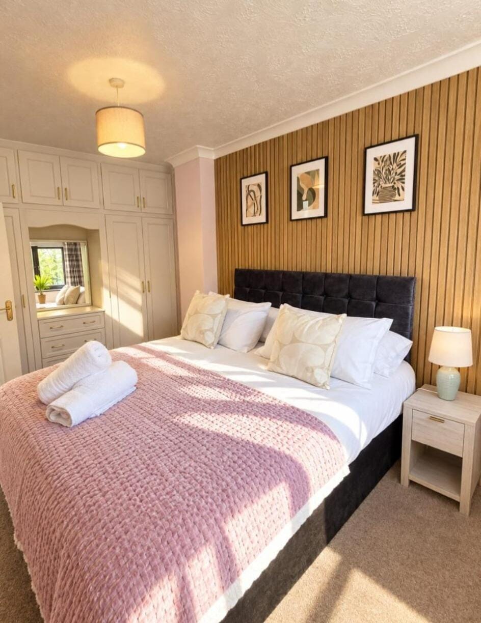 Modern 4 Bed Derby Home, Contractors, Families House in Derby