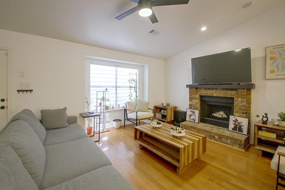 10 Mi to Dtwn Little Rock! Patio & Fire Pit House in Little Rock