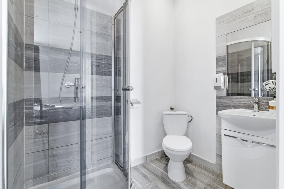 Shower, Toilet, Bathroom