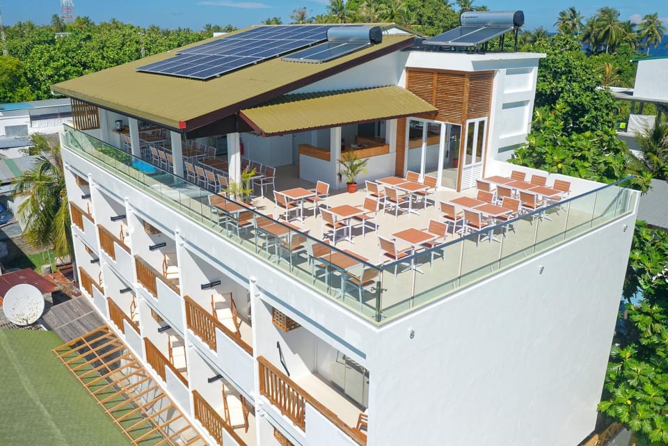 Restaurant/places to eat, Restaurant/places to eat, Bird's eye view, Dining area