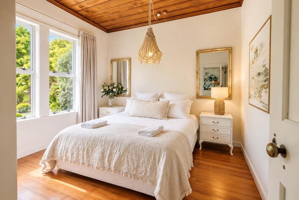 Fantail House Private Quiet Retreat with Spa Pool Villa in Havelock North