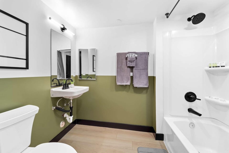 Experience Downtown Energy Near Petco Park & Dine Apartment in Gaslamp Quarter