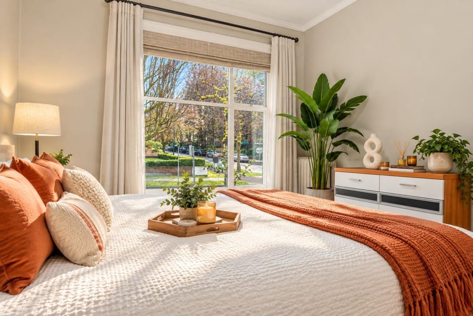 Chic and Spacious 2BR Downtown Retreat Apartment in Vancouver