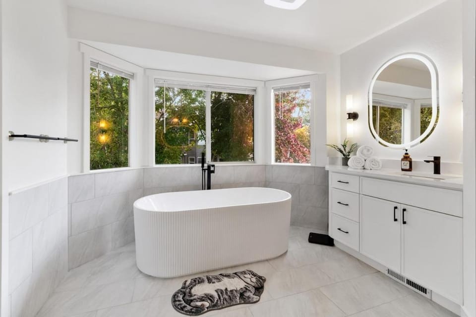 Bathroom, Bath, towels