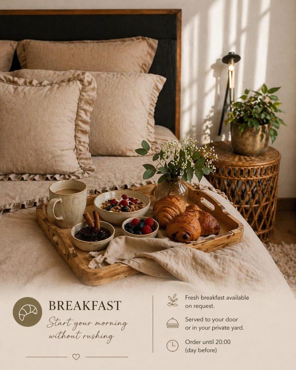 Bed, Food and drinks, Breakfast, Breakfast