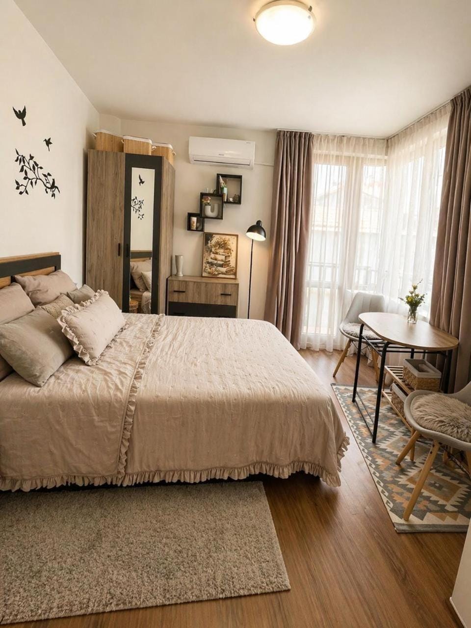 Bed, Living room, Bedroom