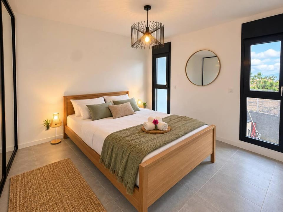 Evana, Terrace with bay view, Parking, AC Apartment in Fort-de-France