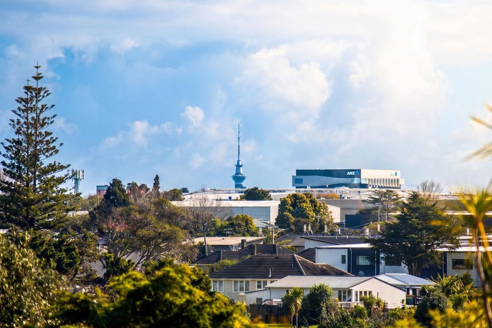 The Peninsula Brand New Holiday House House in Auckland