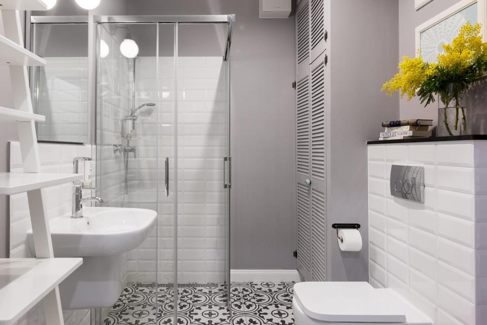 Shower, Toilet, Bathroom