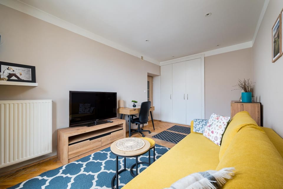 TV and multimedia, Seating area, Evening entertainment