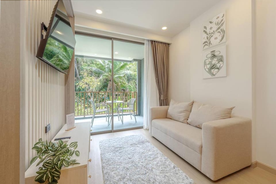 TV and multimedia, Living room, Seating area, Garden view