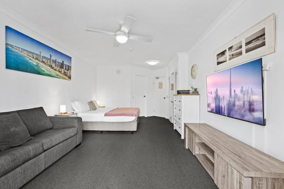 Tropical King Studio heart of Surfers Paradise Apartment in Surfers Paradise