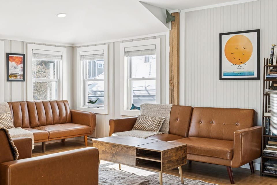 Riverside Getaway Newly Renovated Washer Dryer Apartment in Newburyport