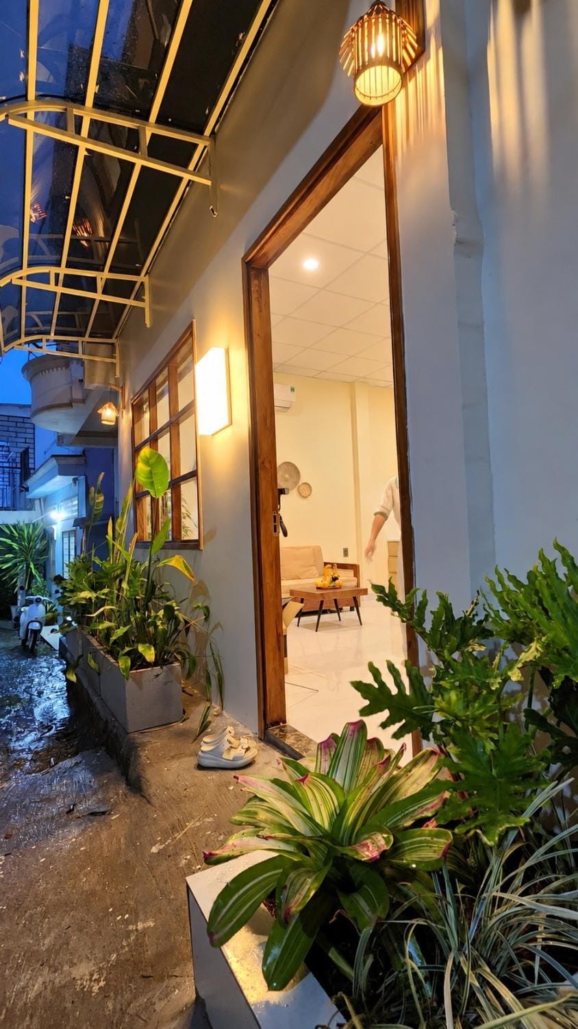 Facade/entrance, Night
