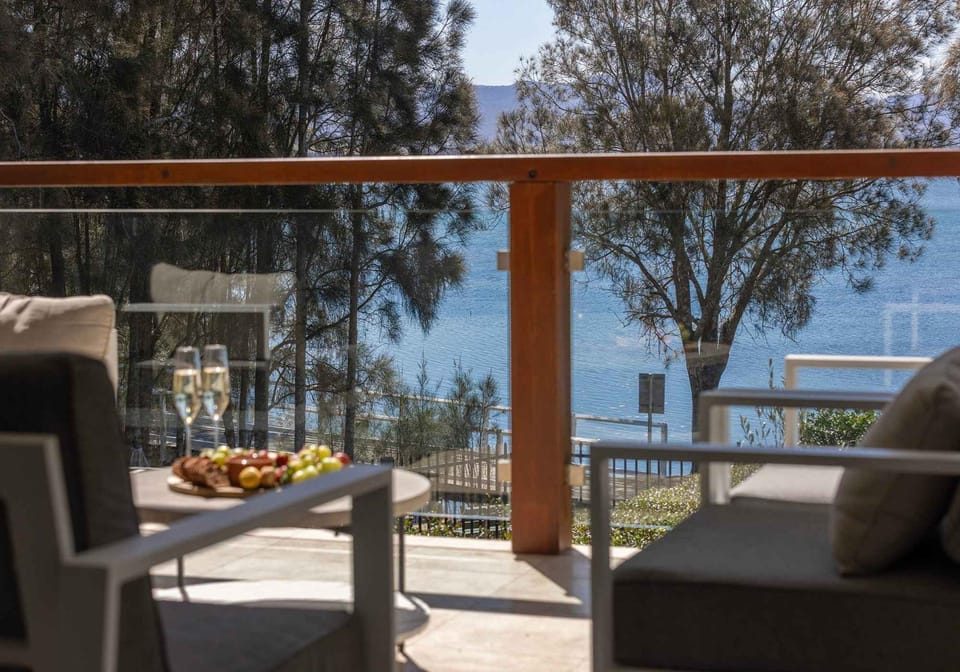 Balcony/Terrace, Lake view