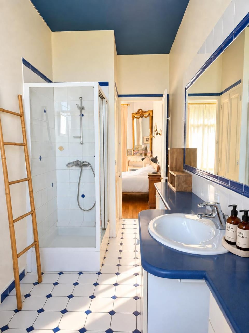 Shower, Bathroom, towels