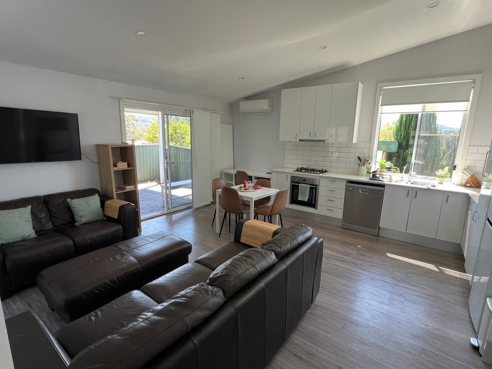 Poppy Garden-Central and Peaceful Coastal Home Villa in Central Coast