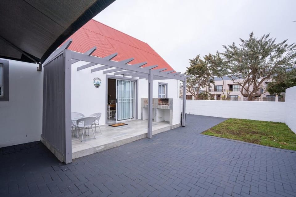 Twin Palms Family Beach Getaway in Langebaan House in Western Cape