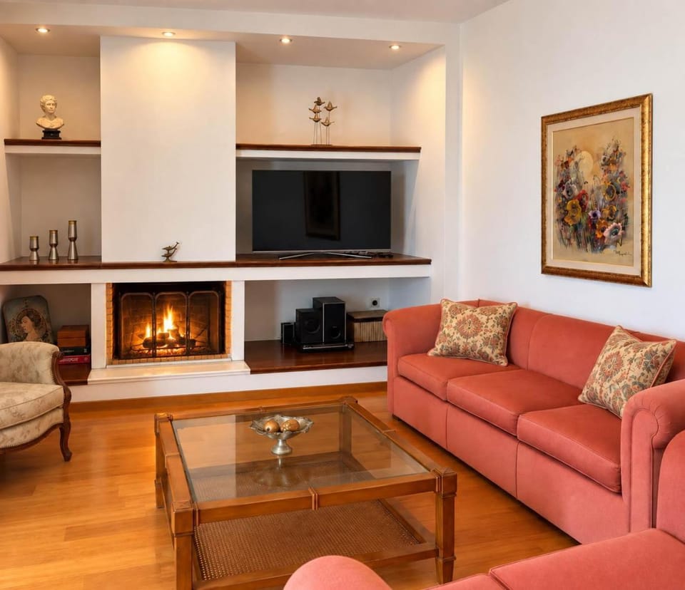Nini's Maison - Terrace Living Above Kalamata City Apartment in Messenia