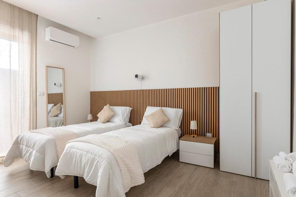 Bed, Bedroom, wardrobe, air conditioner