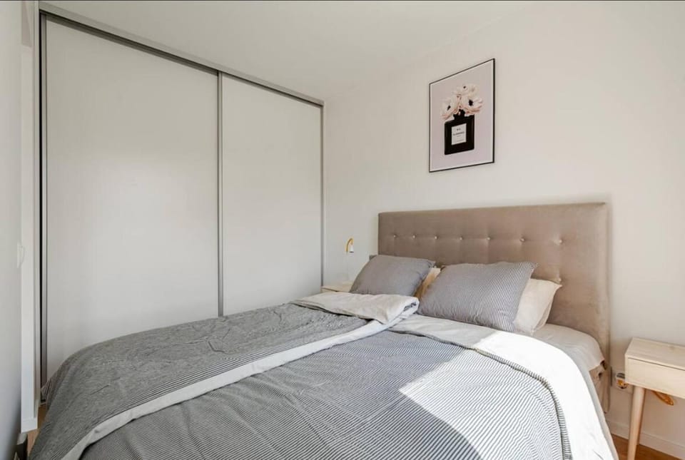 Bed, Photo of the whole room, Bedroom, wardrobe