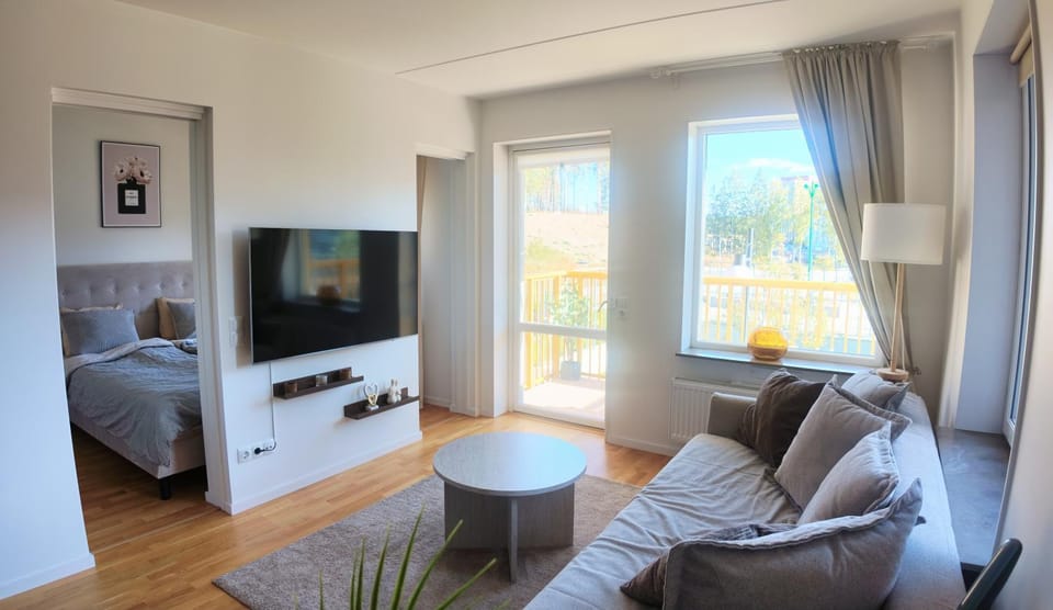 TV and multimedia, Living room, Seating area, Evening entertainment