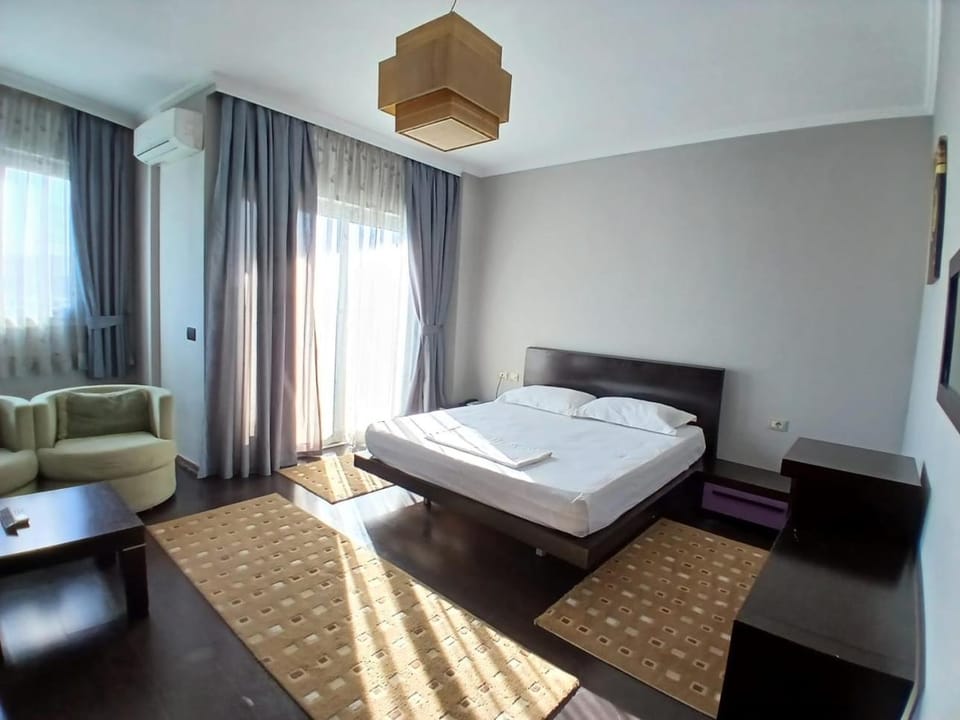 Living room, Photo of the whole room, Seating area, Bedroom