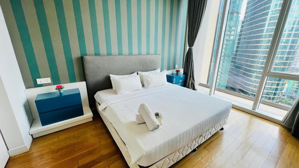 Bed, towels