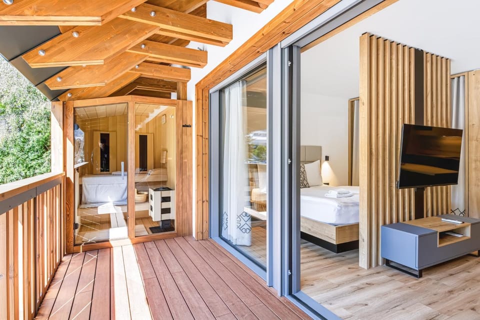 Sauna, Living room