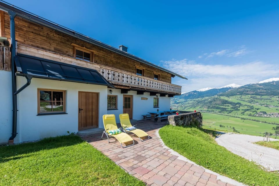 Property building, Facade/entrance, Spring, Summer, Garden, Autumn