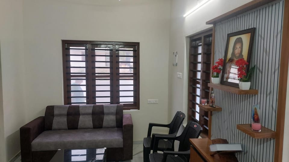 Communal lounge/ TV room, Living room, Seating area