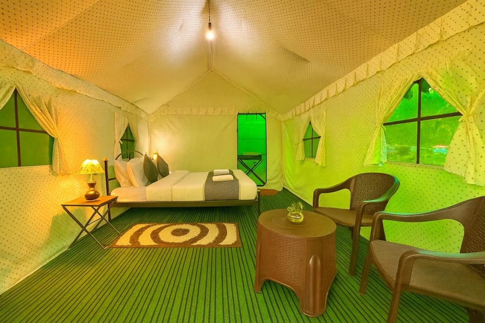 The Himalayan Swiss Cottage with Bonfire, Manali - A Riverside Retreat Apartment in Manali