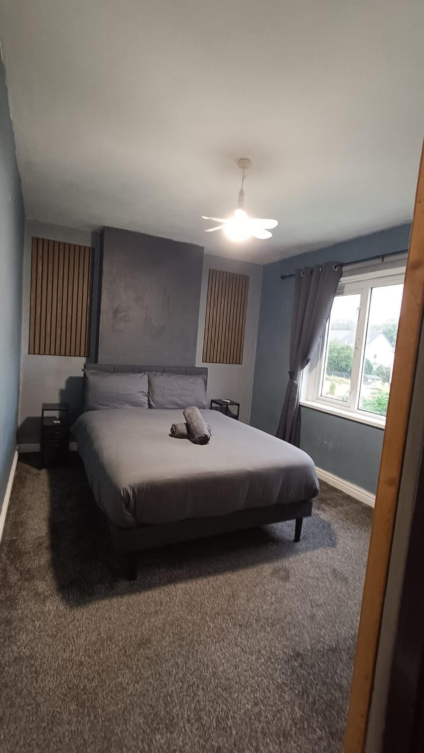 Hot Tub Garden & Outdoor Lounge Sanctuary Apartment in Cardiff