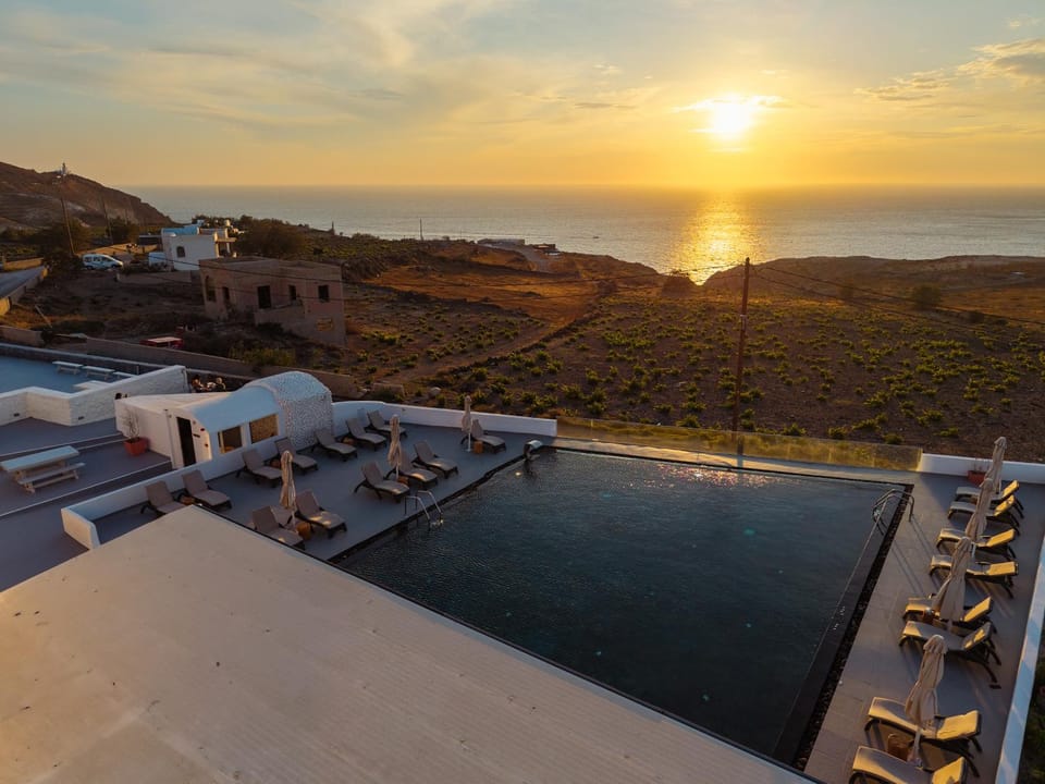 Restaurant/places to eat, Lounge or bar, Sea view, Swimming pool, Sunset