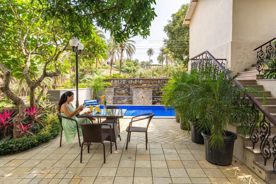 Day, View (from property/room), Balcony/Terrace, Seating area, Dining area, Garden view