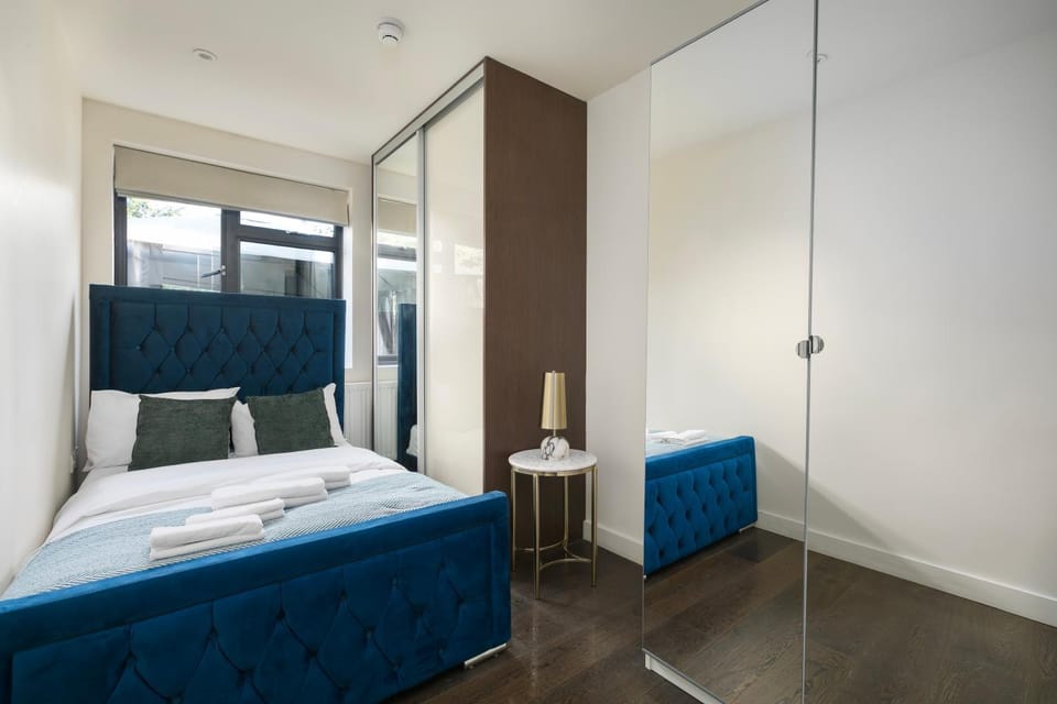 The Golders Green 2 Bedroom Garden Suite Free Parking Apartment in London