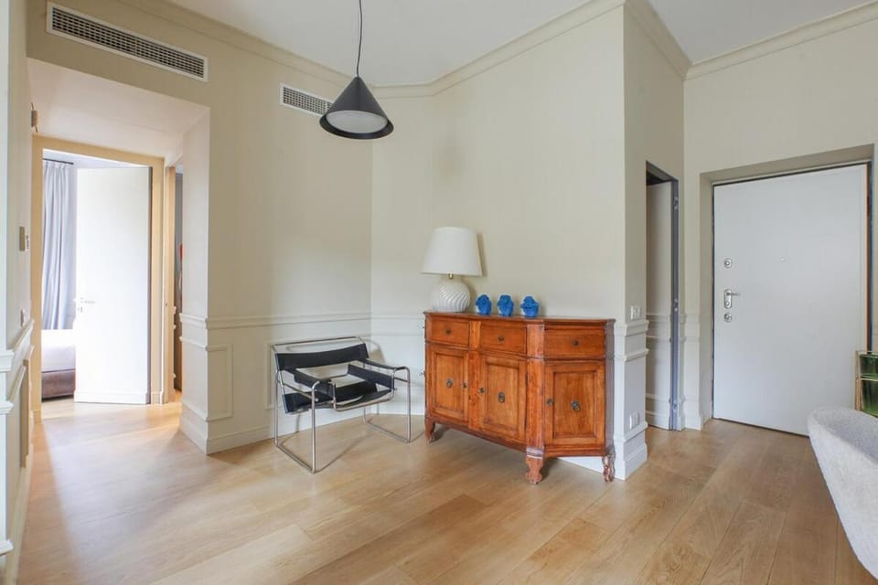 HACCA Collection - Elegant 2BR, 2 King Suites, Porta Venezia Apartment in Milan