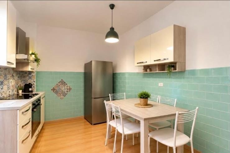 Kitchen or kitchenette, Dining area, oven, stove