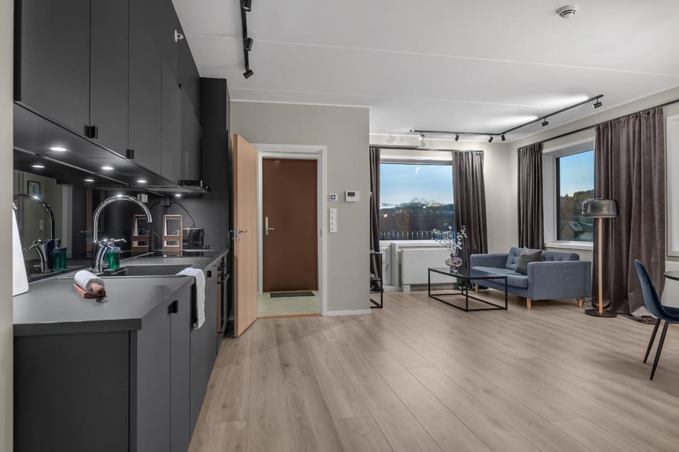 Kitchen or kitchenette, Living room, Seating area, Dining area