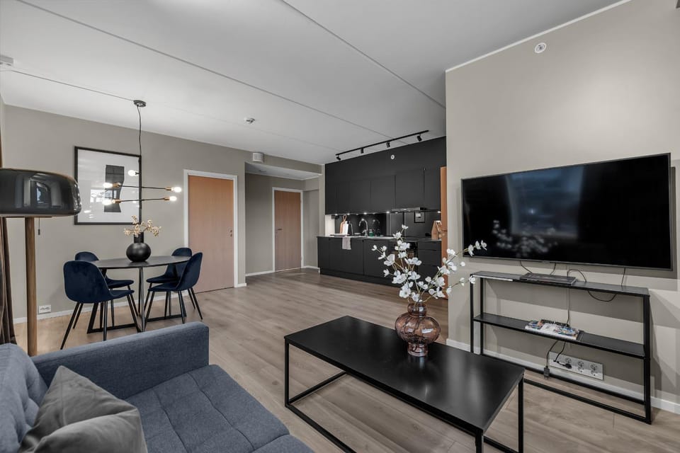 TV and multimedia, Kitchen or kitchenette, Living room, Seating area, Dining area