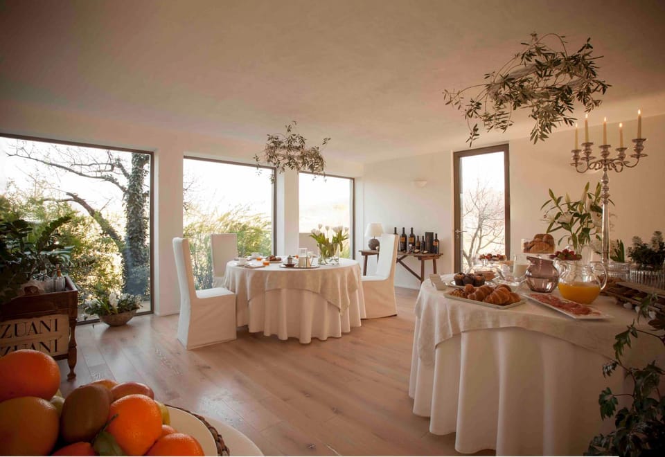 Restaurant/places to eat, Garden view, Landmark view, Area and facilities, Breakfast, Drinks