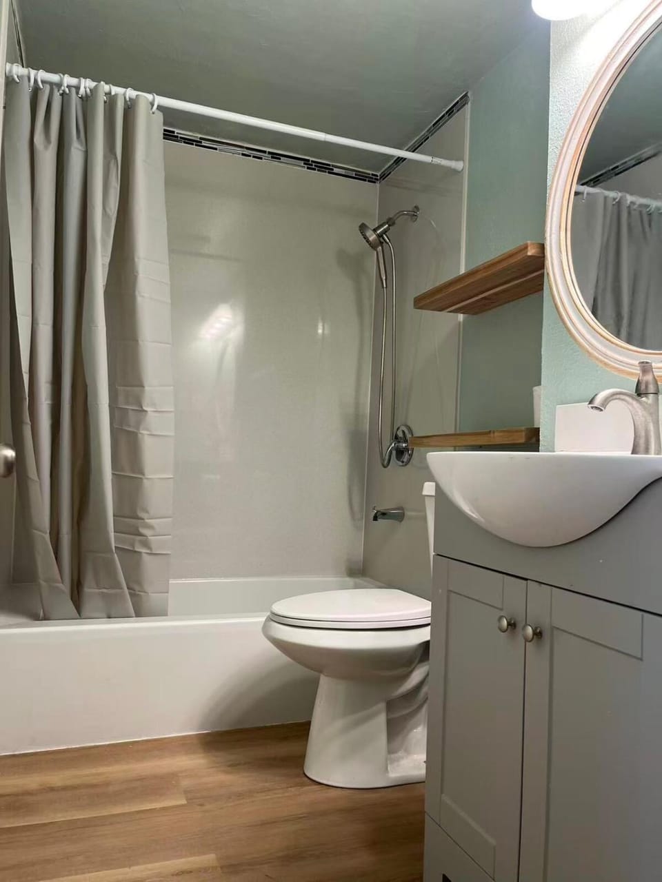 3 Queen-Size Beds and Full Kitchen Only 6-min Drive to Discovery Park! House in West Sacramento