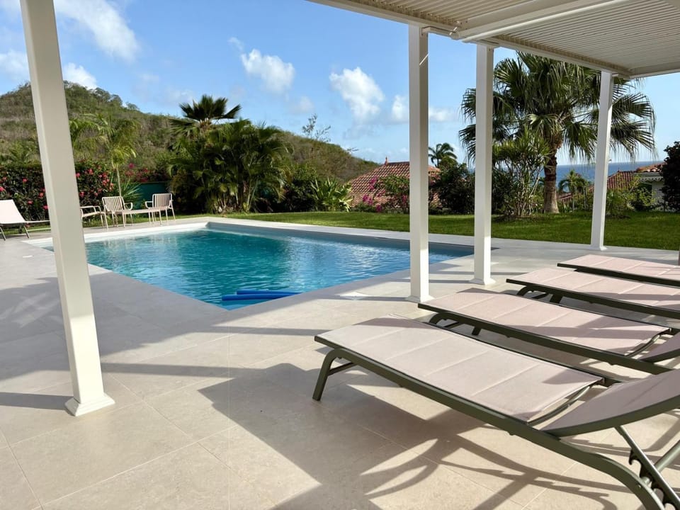 Patio, Natural landscape, Balcony/Terrace, Pool view, Swimming pool, sunbed
