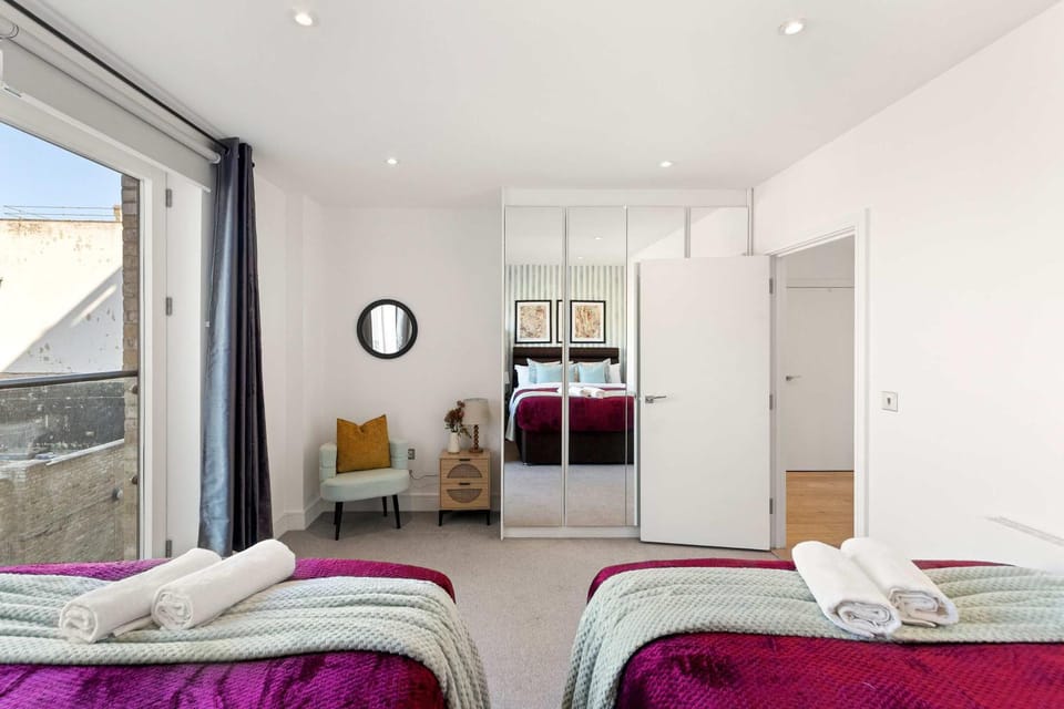 Luxury London Flat Sleeps 5 Balcony & Rooftop Apartment in London Borough of Southwark