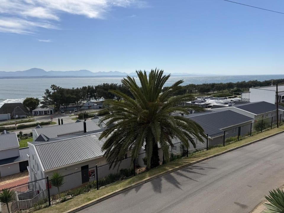 Day, Neighbourhood, Natural landscape, Sea view