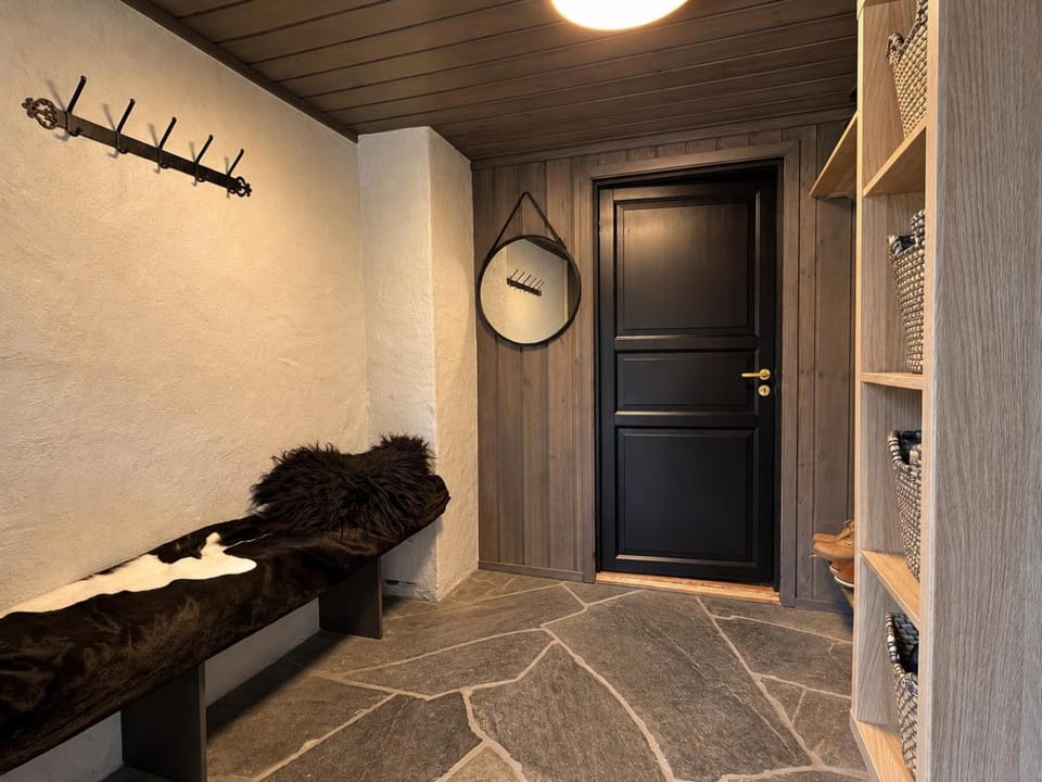 Facade/entrance, wardrobe