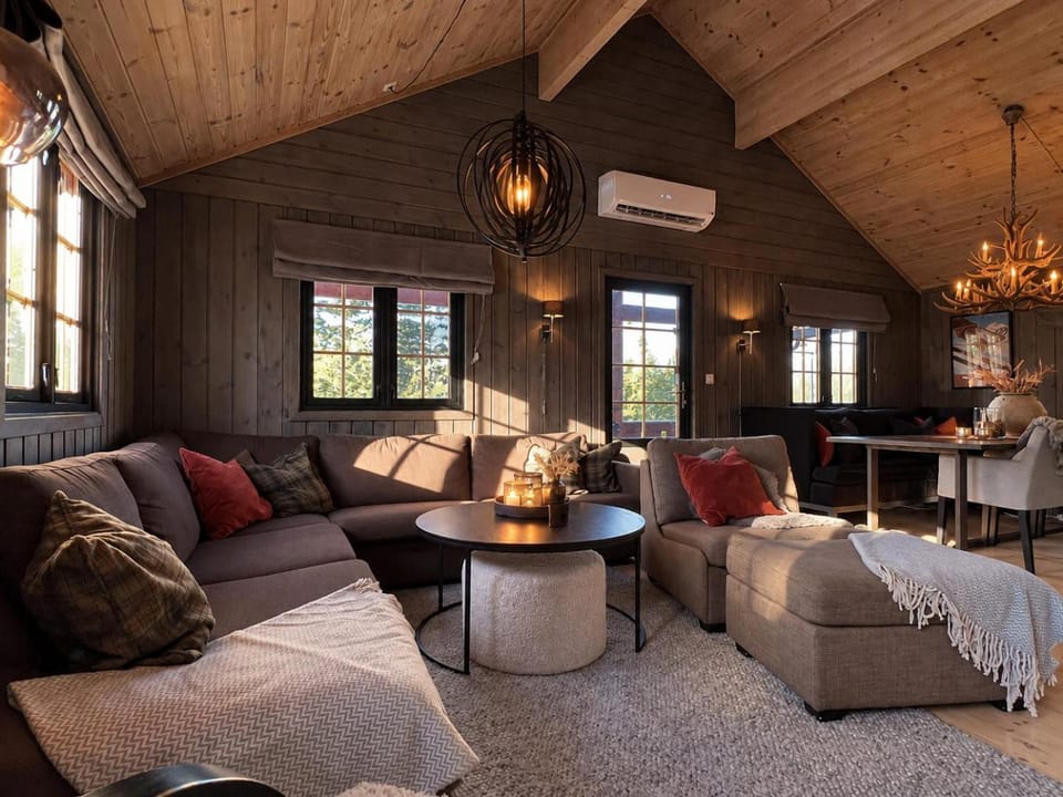 Bed, Living room, Seating area, air conditioner