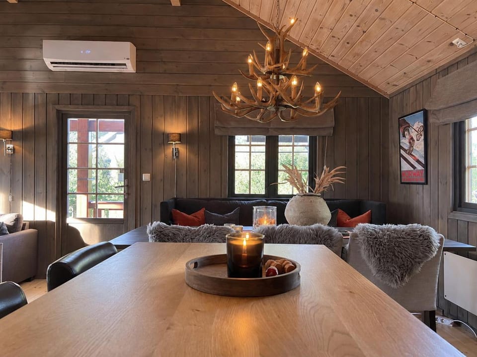 Living room, Seating area, Dining area, air conditioner