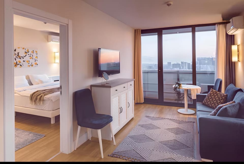 Communal lounge/ TV room, Bed, Natural landscape, TV and multimedia, Living room, Photo of the whole room, Seating area, Evening entertainment, Bedroom, Mountain view, Sea view, hair dresser